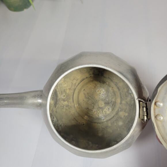 Vintage Mirro Aluminum Teapot Colonial Style, Much Wear - Picture 5 of 6